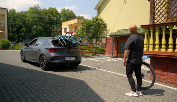 Bagażnik na klapę i sposób na obcierki felg